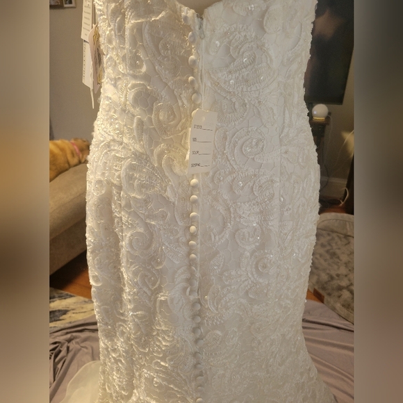 Elegant Strapless White Gown - Picture 5 of 9